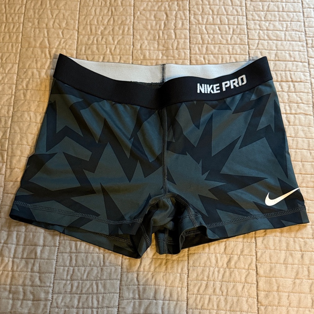 Nike Pro 2” Women's Black and Dark Gray Athletic Shorts Size M